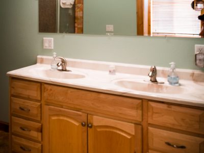 Caribou Double sinks, Shower